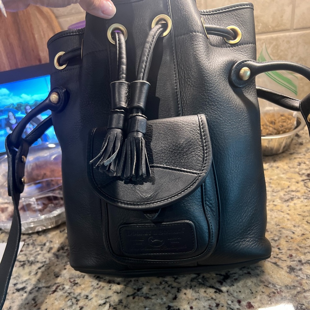 Dooney & Bourke Black Leather Bucket bag - Picture 5 of 7